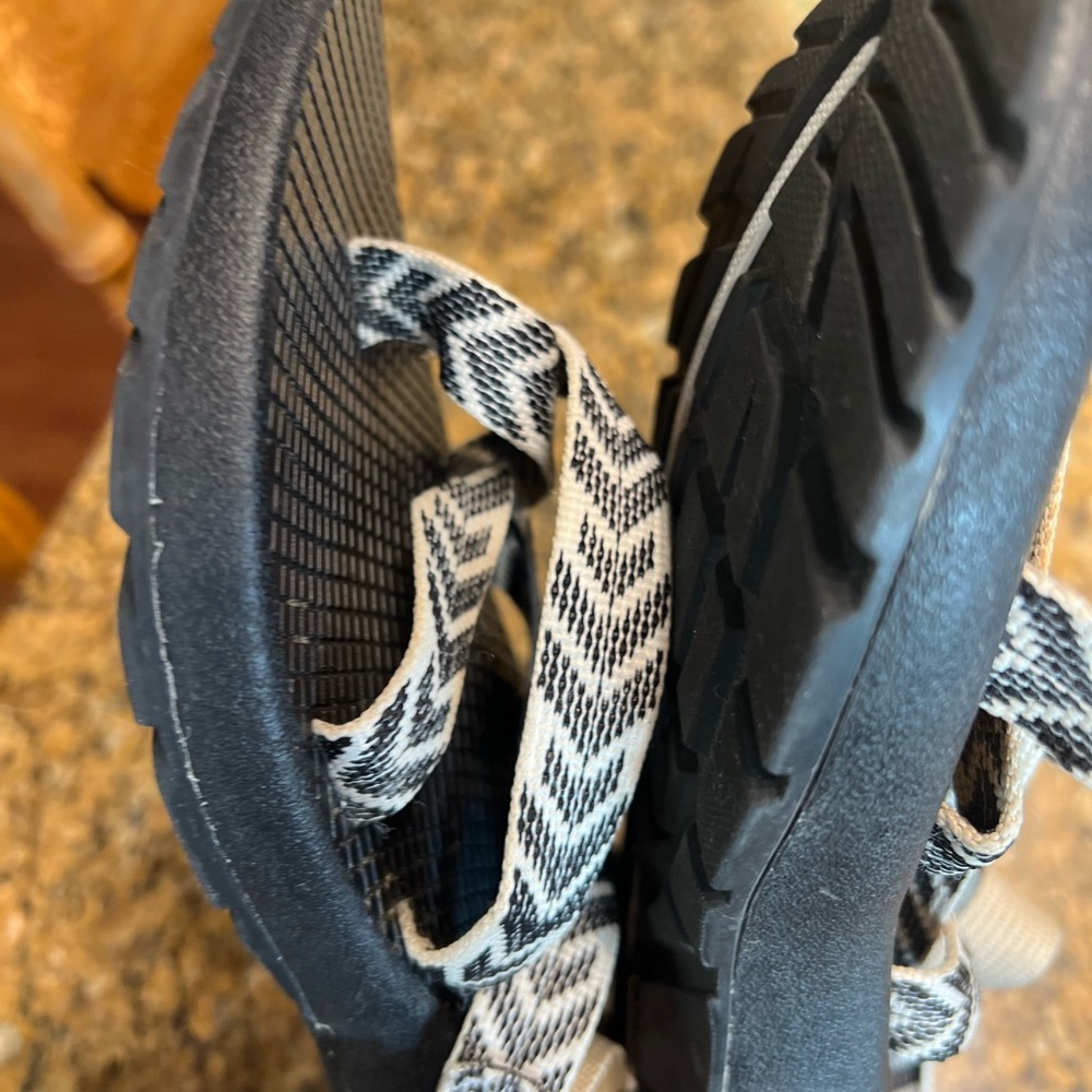 CHACO WOMENS SIZE 9 - Picture 10 of 11